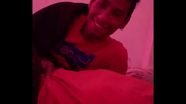 Oral en la mañana. Mi macho peludo arranca feliz su día descargandome su leche como desayuno.