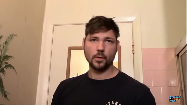 Muscular Billy Base Enjoys Wanking In Front Of The Camera