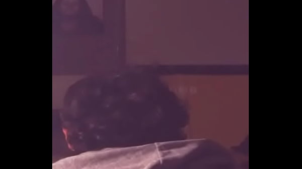 Despues de la peda mi amigo me atraganta con su polla en la habitacion de su novia
