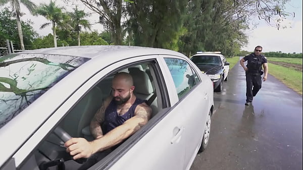 GAYWIRE – Beefcake Muscular Stud Police Officer Fucks Cock Flasher Out In Public