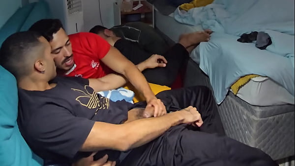 SURUBA COM 5 HOMENS
