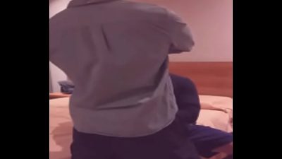 POLICIA DETECTIVE SE DEJA CHUPAR E CULO POR PRIMERA VEZ LUEGO ME FOLLA A PELO