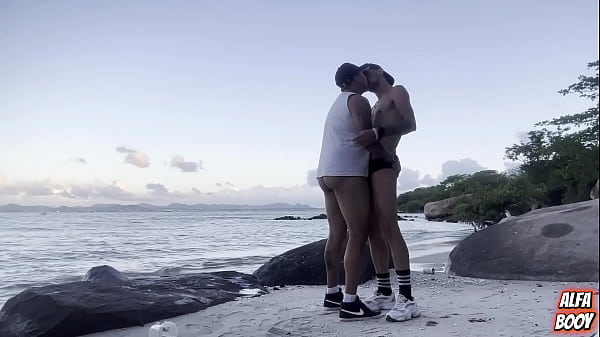 CARIOCA LEVOU O PAULISTA PRA PRAIA E MACETOU O PAUZÃO NESSE RABÃO GOSTOSO